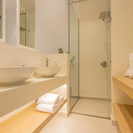 The Villa Rhodes Retreat With Private Jacuzzi - Minutes Away From Old Town *