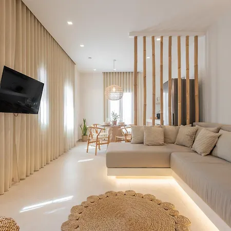 The Villa Rhodes Retreat With Private Jacuzzi - Minutes Away From Old Town *