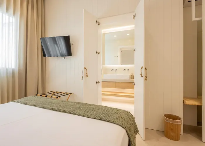 Private Two Seperate Homes And Jacuzzi Retreat * Rhodes City