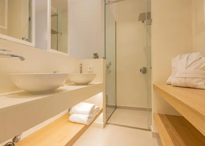 Private Two Seperate Homes And Jacuzzi Retreat *